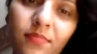 Beautiful Cute Paki Bhabi Showing Boobs On VideocAll
