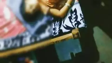 Desi Bhabhi Ne Mere Lund Se Chudwayi Or Mal Pet Pe Nikal Dia