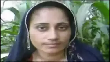 Kashmiri Girl Fucking Unknown Man Com - Desi Outdoor Porn Of Beautiful Kashmir Bhabhi desi porn