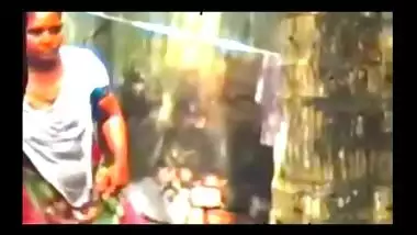 Mallu aunty’s outdoor bath video