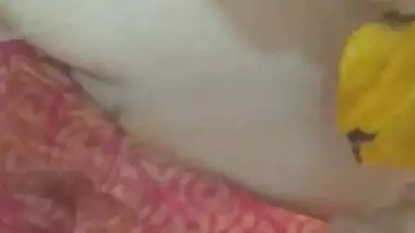 Indian wife Mohini took her pussy in a vibretor and blowjob edgonised after me hubby pulled his cum in her mouth after the siren bathed