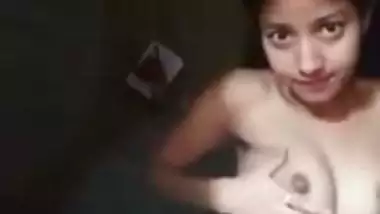 18-year-old unsatisfied wife strips and shoots her desi MMS