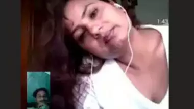 Xxxxnidian - Chubby Bhabi Boobs Show Bathroom In Videocall desi porn