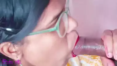 Pinki gives an Indian blowjob to her boss and drinks cum