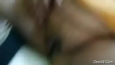 Desi mom is fat and having perky nipples to expose in amateur sex show