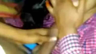 Desi slut in sari gives a XXX blowjob to her Dehati boyfriend on camera