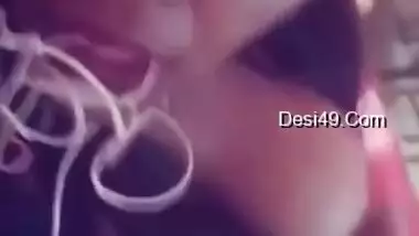 Solo XXX show Desi minx who boasts about body and masturbates with toy