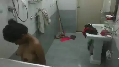 Sri Lankan bathroom spycam