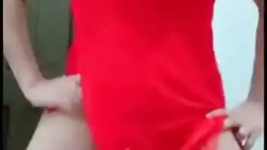 Ever-horny Desi stunner strips to the music for Mujra XXX party