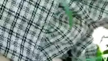 Thick cock penetrates XXX cunt of Desi hussy outdoors in MMS vid