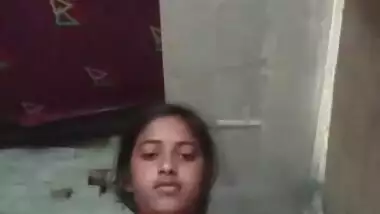 Indian cute girl boobs show during dress change