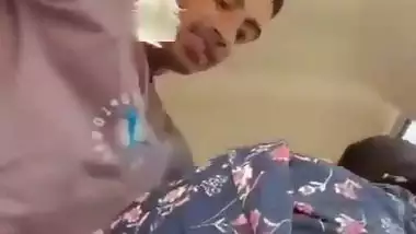 Girl seduces her lover in car and enjoys desi outdoor sex