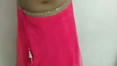 Good-looking Indian dancer during performance flashes small XXX tits