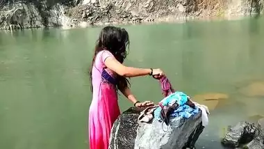 Housewife of Desi origin spends the day by washing clothes and XXX sesh