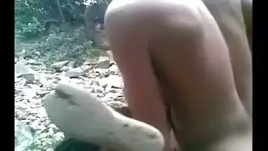 Desi mms Indian blue film movie of legal age teenager pair enjoying outdoor sex!