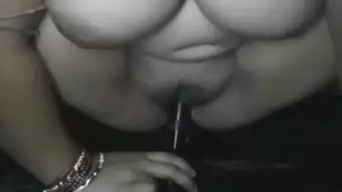 Gaon Ki Bhabhi Ne Lund Samajhke Chut Me Torch Hi Ghusa Diyahot Indian Bhabhi Masterbating With Torch 1.3