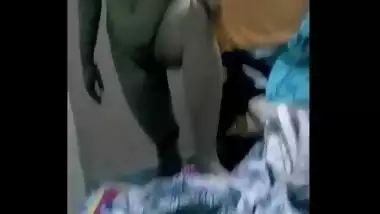 Indian MILF is old but she is still in the loop to act in sex video