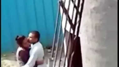 Indian lovers caught making out outdoor in backyard in Desi mms video