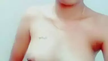 Indian female with small boobs poses naked in for a special XXX photo app