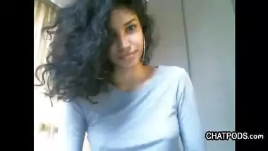 Skinny Desi webcam sex model wears blue T-shirt and never takes it off