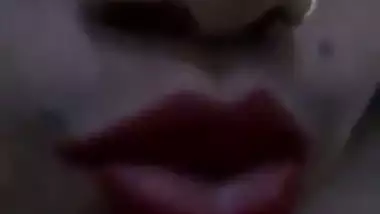 Horny Indian bhabi masturbating MMS selfie