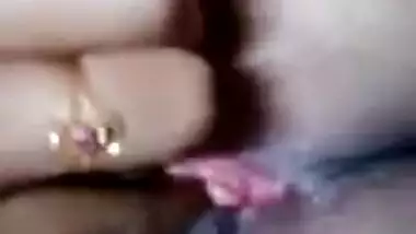 It isn't a problem for the Desi to show tits and pussy to her lover