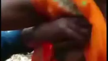 New desi MMS, Indian aunty giving blowjob village boy for money outdoor