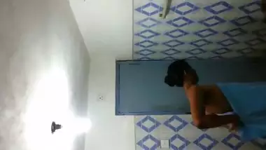 Srilankan bathing hiddencam video