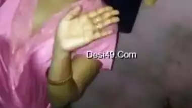 Desi mom with sexy body covered with pink robe dances so ineptly