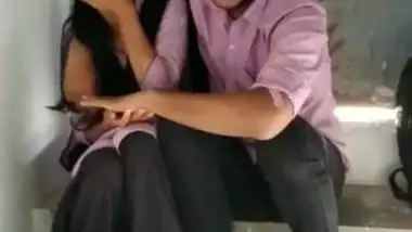 Kannada Girl Kiss Romance hindi porn videos at Pakistanisexporn.com