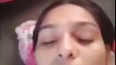 Pretty Desi college girl exposes her tits and shaved cunt on XXX cam