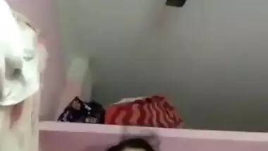 Cute Desi Girl Showing her Boobs and Pussy Full Clip