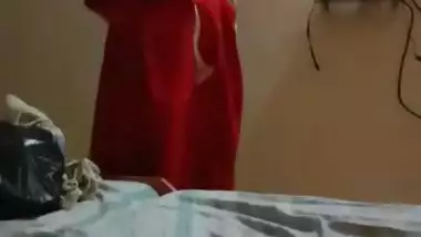 Cheating Bhabhi captured nude by her husbandâ€™s friend video
