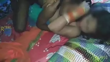 Bhabhi Ke Boyfriend Ne Pahle Bhabhi Ki Saree Kholi Phir Blouse Or Bra Khol Kar Bhabhi Ne Dudh Pilaya With Hindi Talk