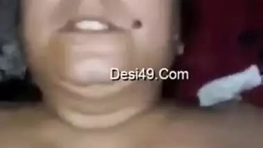 Desi auntie shows off her filled with cum mature twat in XXX video