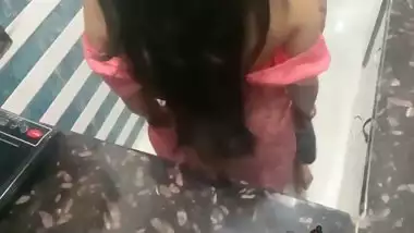 Homemade desi sex of a Nagpur couple in the kitchen