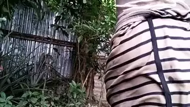 Nagi Shekshi Video - Desi Village Bhabhi Bathing Outdoor Showing Boobs desi porn