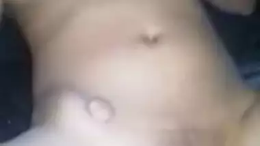 Desi XXX babe gets her pussy shaved at night time outdoors MMS