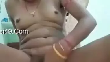 XXX minx of Indian origin willingly plays with pussy in front of camera