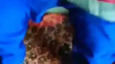 A Lahore guy fucks Hijabi GF’s bald pussy in Pakistani sex