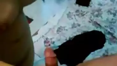 Beautiful girl making a desi xxx video for the first time with her lover