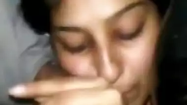 Desi wife giving blowjob to office boss in car