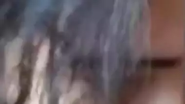 Nude Desi cock lover gives a XXX blowjob and looks into camera MMS