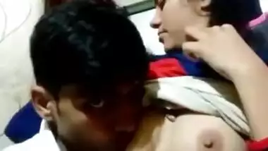 Delhi teen Desi sex video goes live on the net