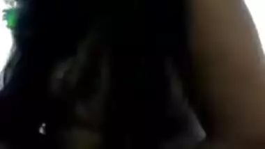 After taking a shower the Desi cutie drops the towel to show XXX parts