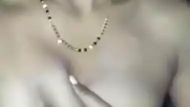 MMS video of Desi girl who puts shaved muff in camera for XXX fans