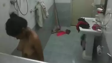 Sri Lankan Bathroom Spycam