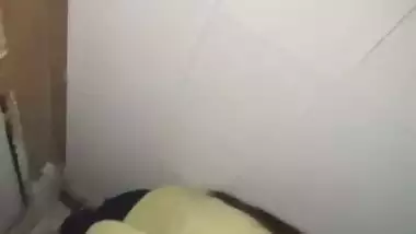 Desi girl enjoys bathroom sex by sucking a big dick