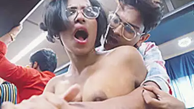 Sighrapatan Sex Xxx Videos - Today Exclusive Love On Moving Bus Episode 1 desi porn