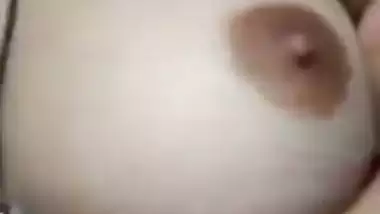 Desi girl makes solo XXX video of herself stripping down under the fan